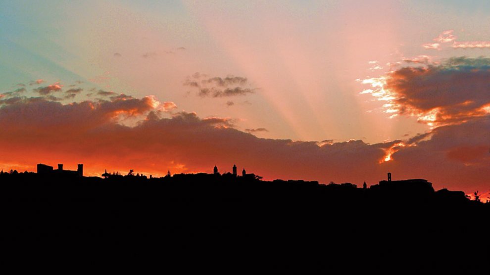 Montalcino im Sonnenuntergang